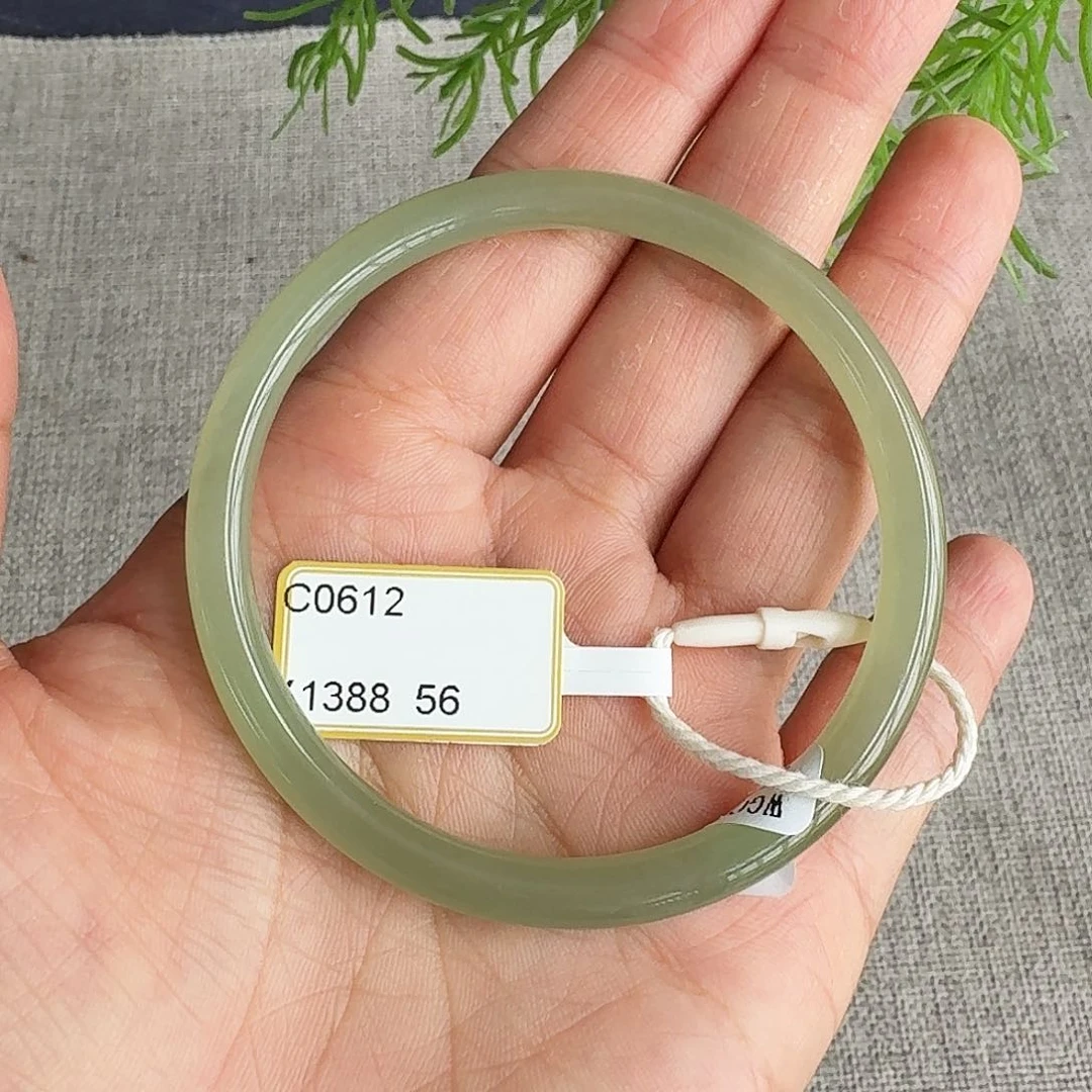 和田玉手镯未镶嵌彩**香