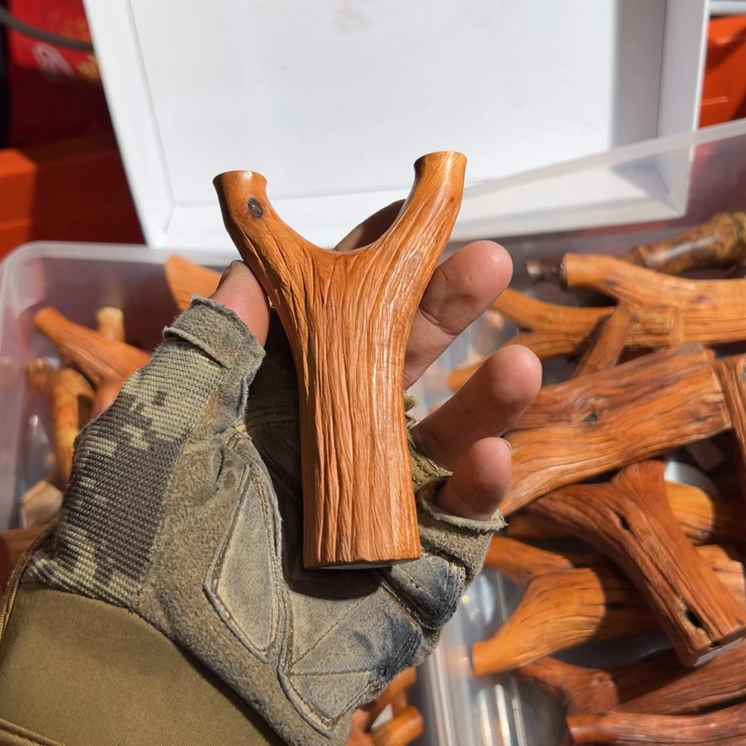 @***凡火琉璃树杈木弓手工制作的