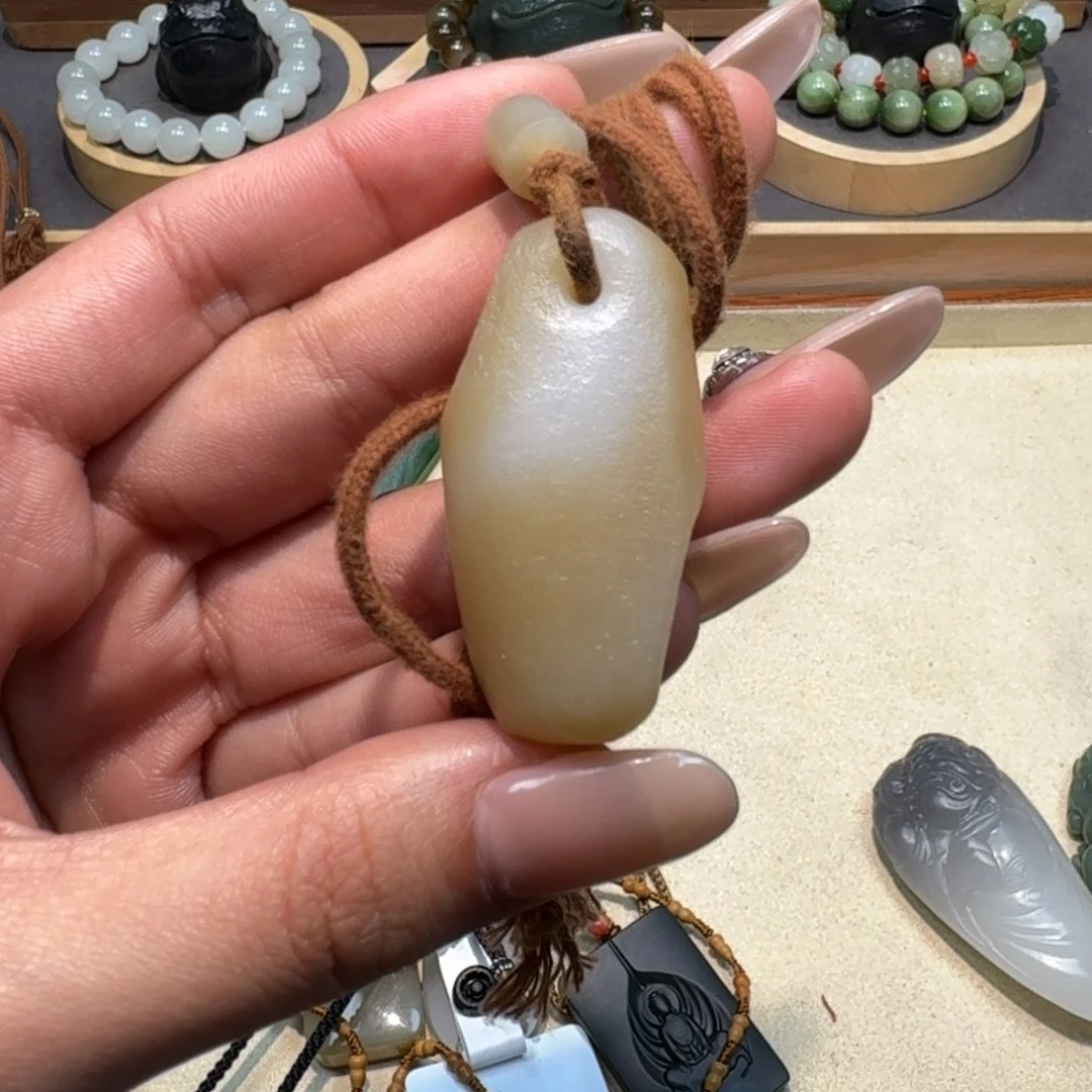 和田玉颈饰未镶嵌