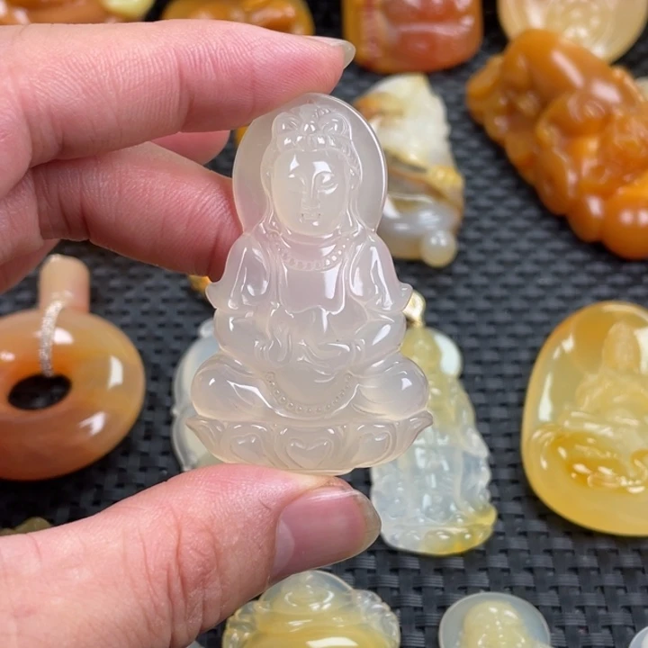 石英质玉（黄龙玉）未镶嵌颈饰
