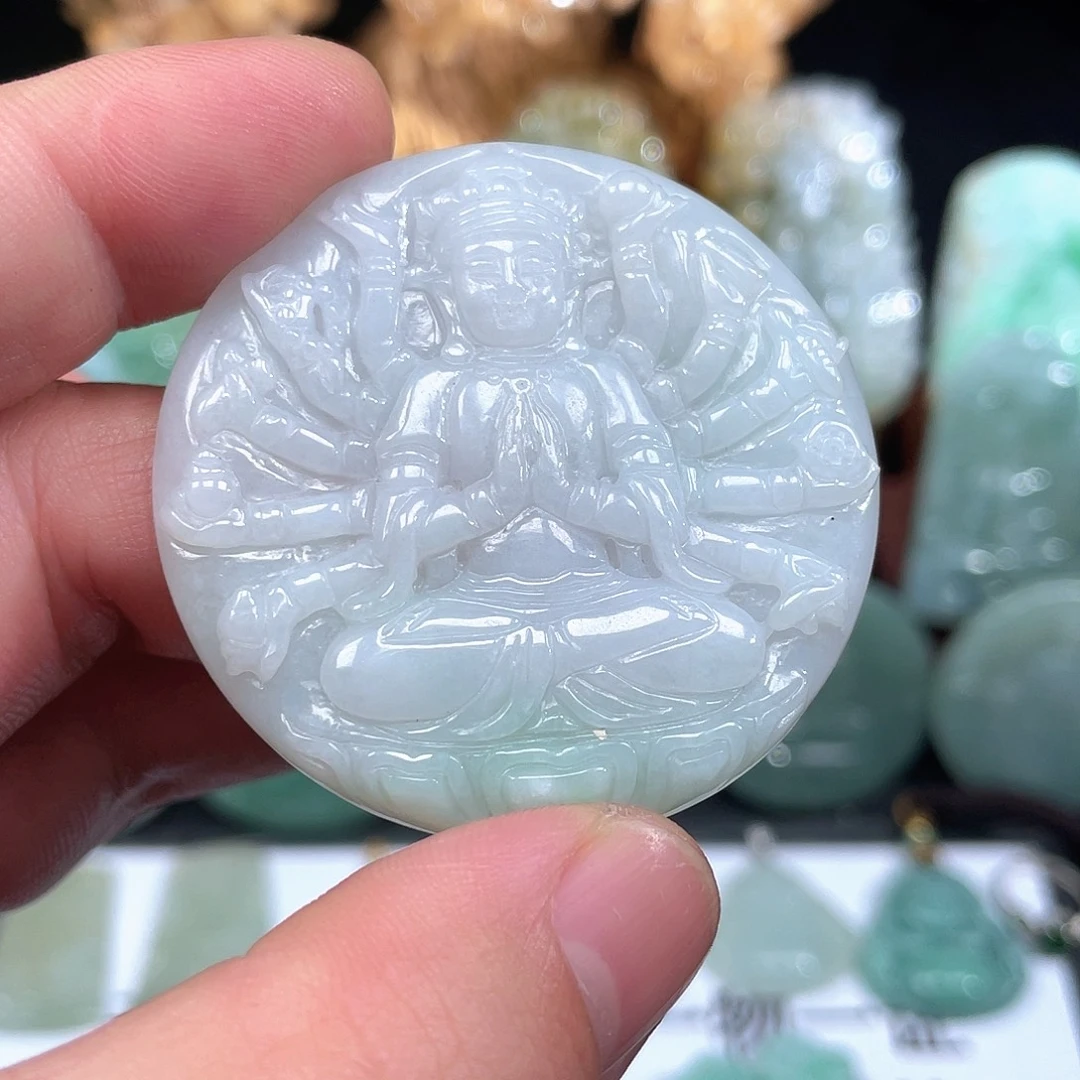 翡翠未镶嵌颈饰千手观音
