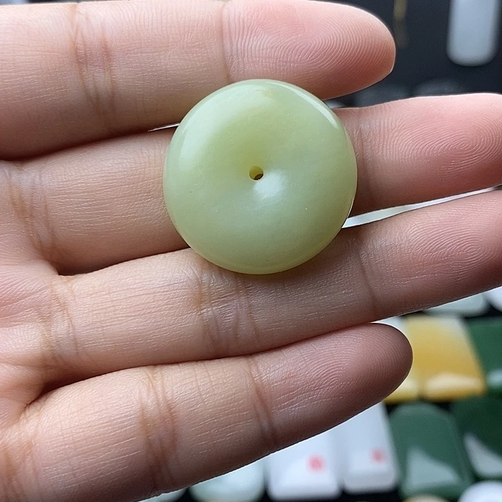 *****和田玉未镶嵌颈饰