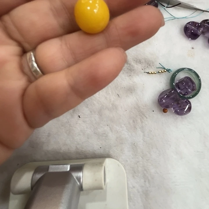 未镶嵌颈饰琥珀涵*