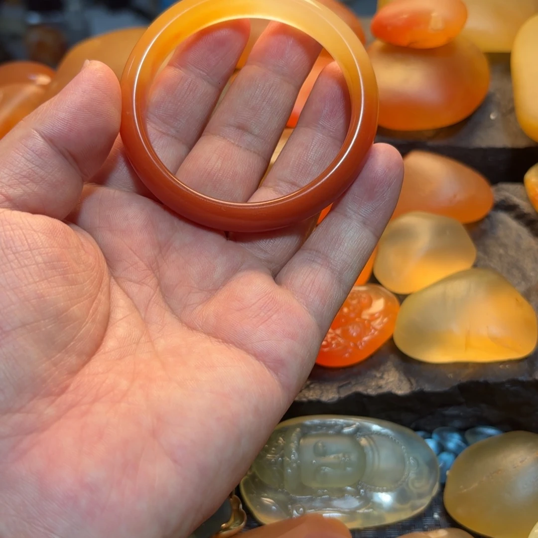 静***好石英岩玉未镶嵌手镯