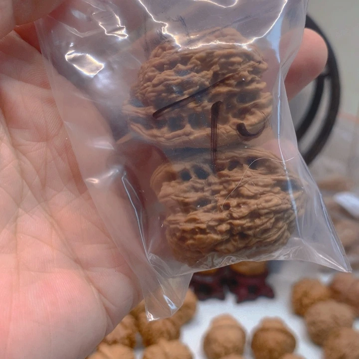 嘘***文玩核桃吊坠南疆石