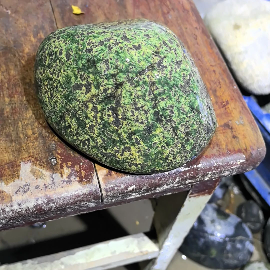 用***7藏玉药王石原石一个摆件