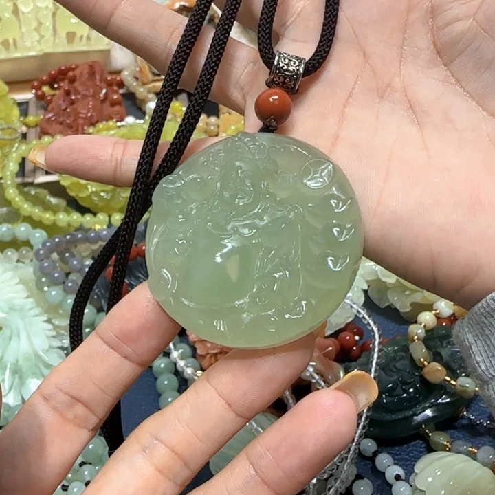 未镶嵌蛇纹石玉吊坠