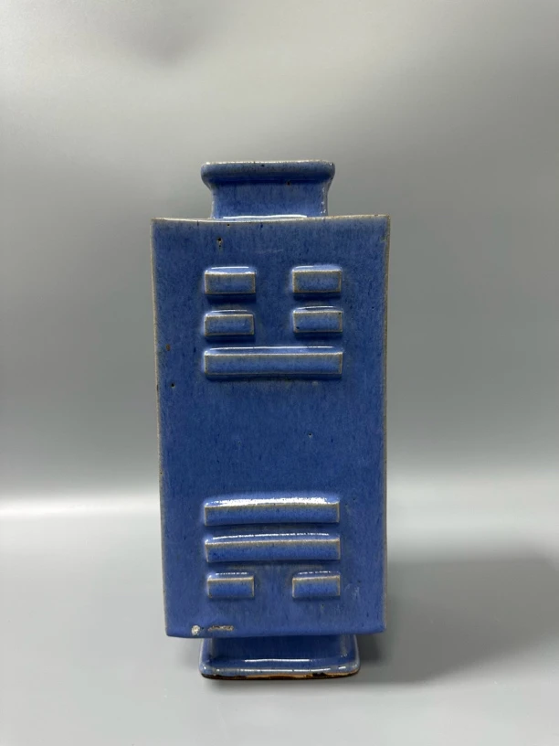 陶瓷工艺品天蓝釉四方瓶
