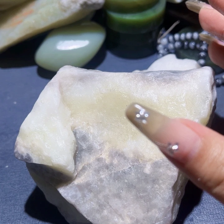 和田玉（糖玉）未镶嵌珠宝奇石