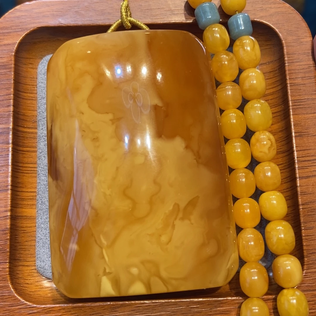 琥珀未镶嵌颈饰蜜蜡