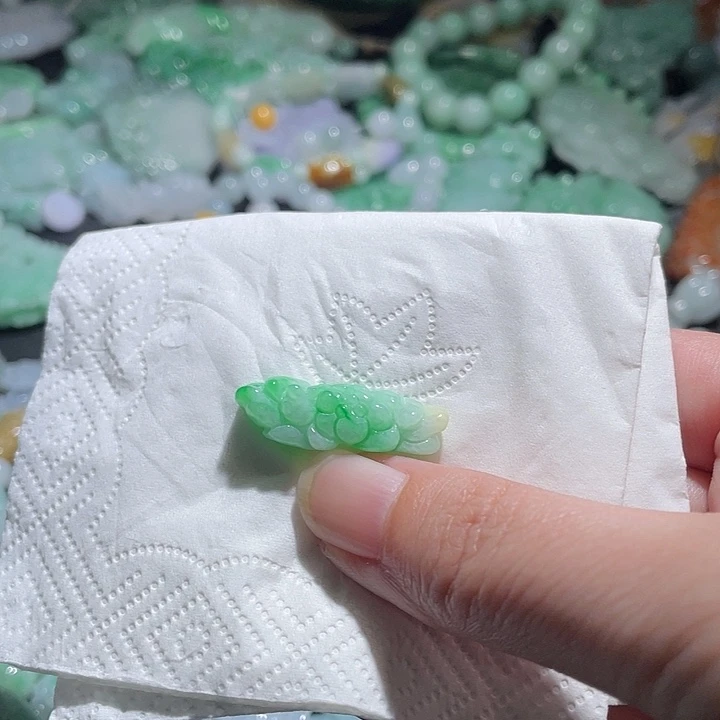 颈饰未镶嵌翡翠天