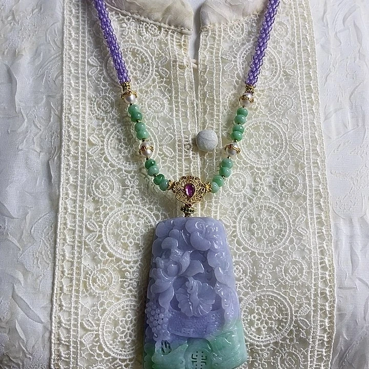 翡翠吊坠(赠链)未镶嵌翡翠春彩雕刻花牌吊坠