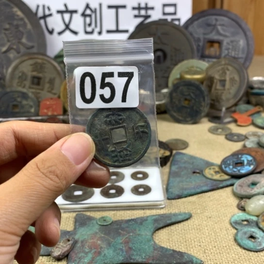 春***象铜现代文创工艺品