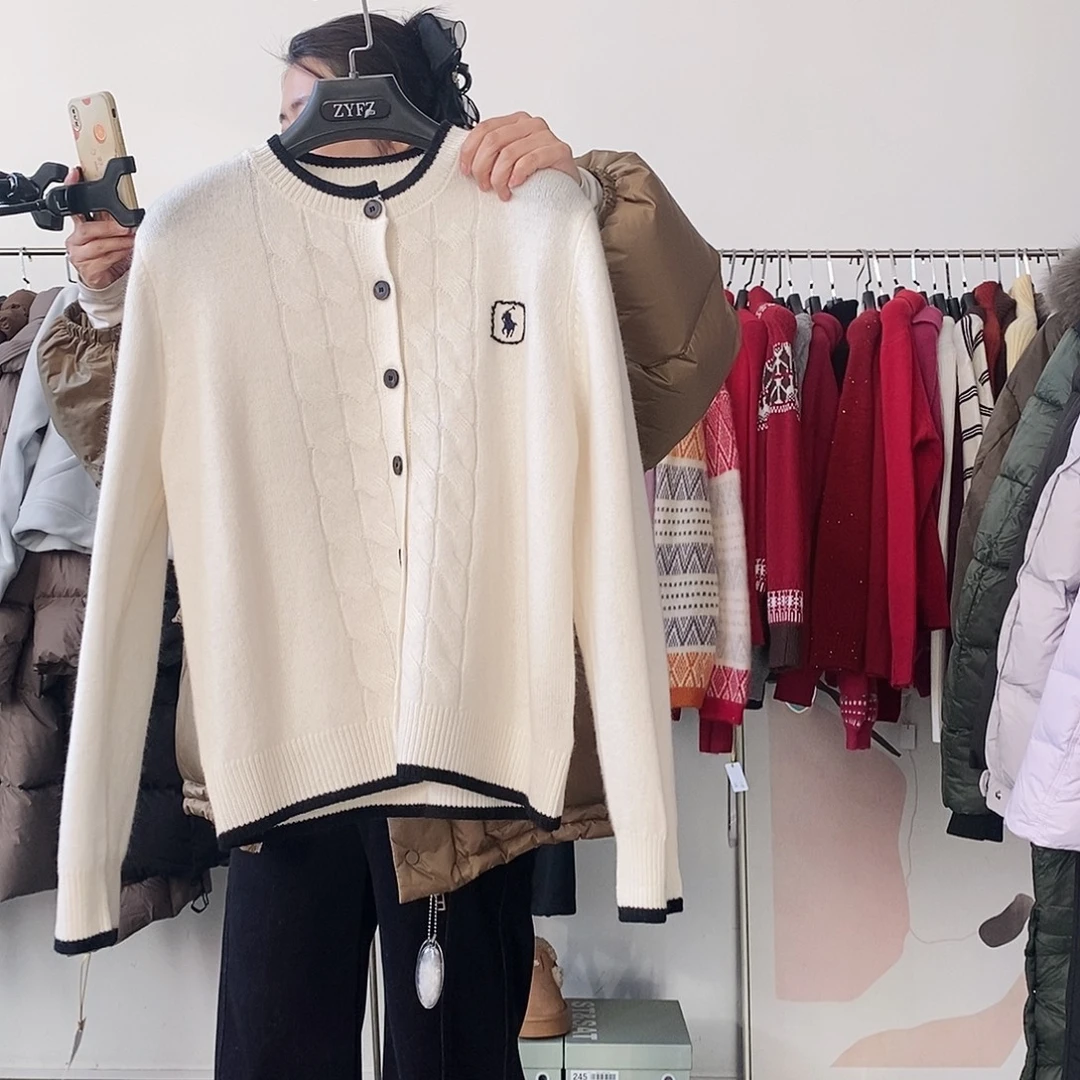 130斤以内全毛白色开衫