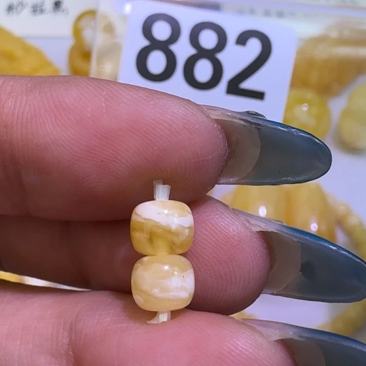 裸石琥珀未镶嵌6.4×5.4微瑕