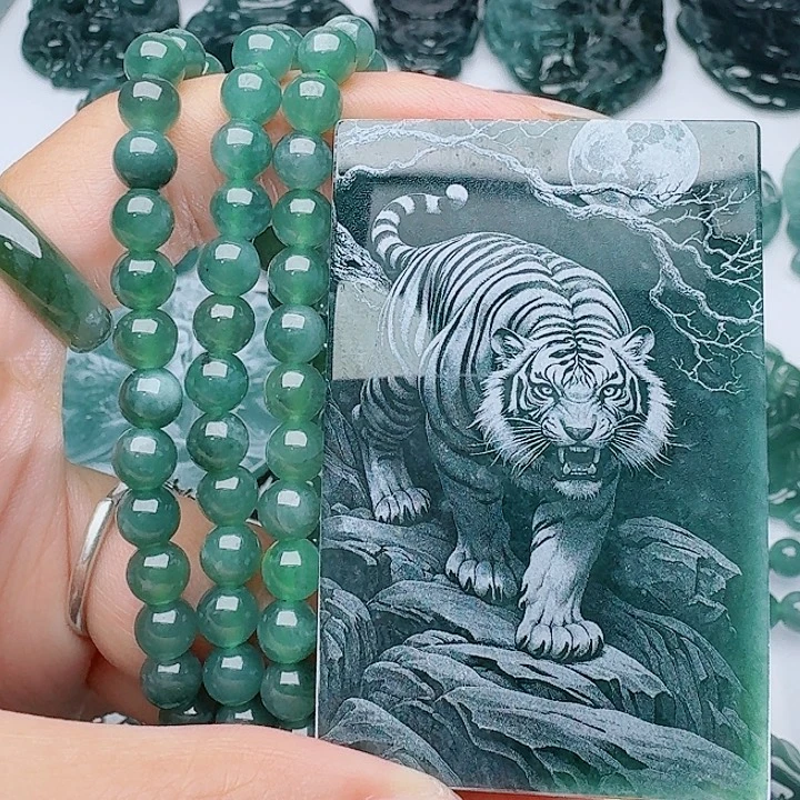 颈饰未镶嵌翡翠天然的A货翡翠多样性发其一