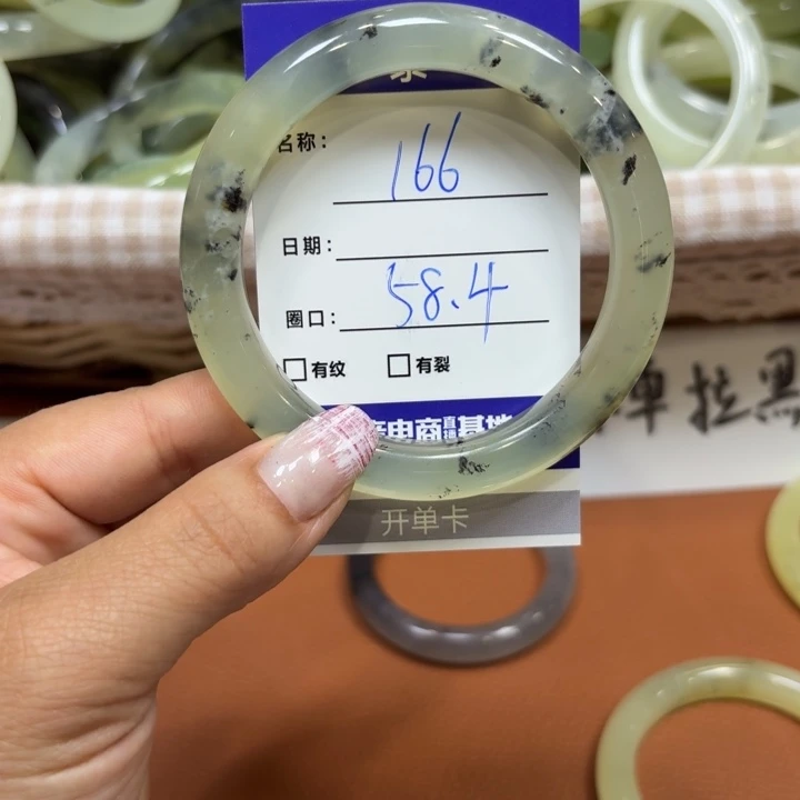 未镶嵌岫玉手镯天然