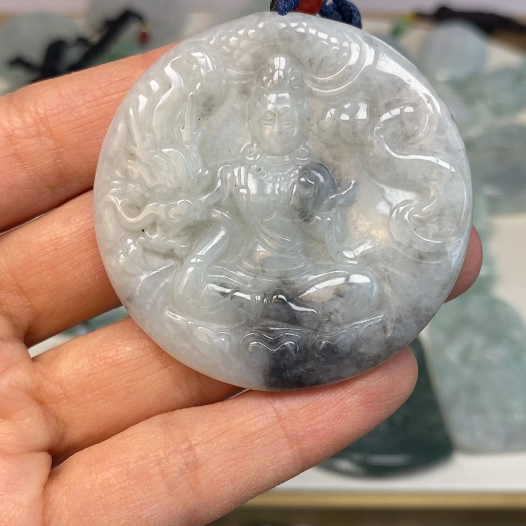 翡翠颈饰未镶嵌玉龙观音