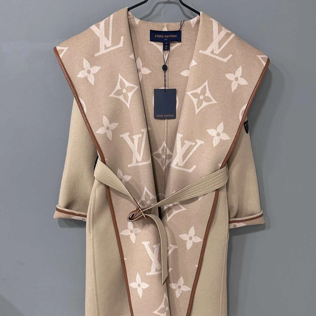 未使用 LouisVuitton/路易威登 爆款大花满印浴袍大衣/全新/36码/