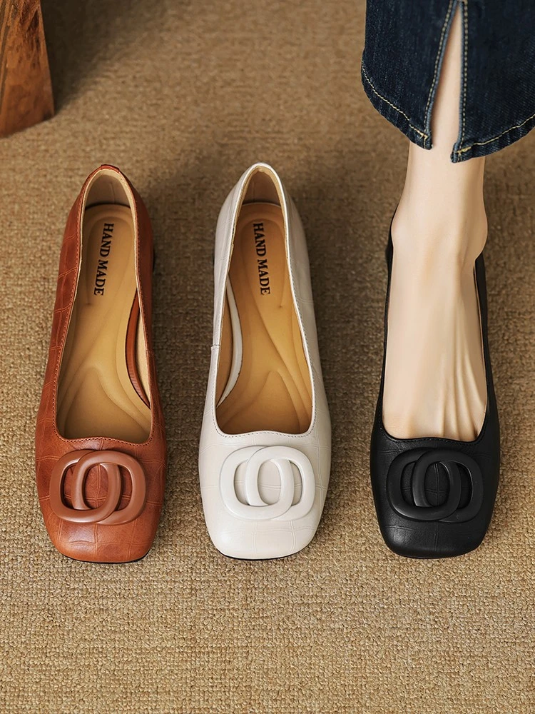 法式复古方头粗跟浅口单鞋女2025新款春秋真皮百搭金属扣低跟瓢鞋