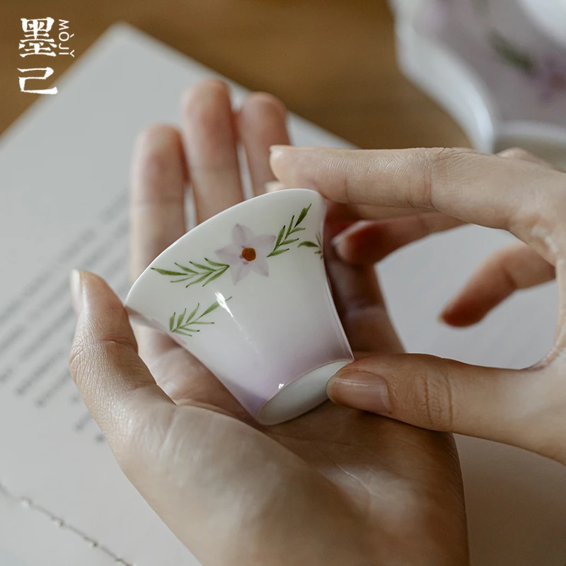 墨己玉泥白瓷手绘紫梦锁颜品茗杯家用陶瓷茶杯功夫茶具单杯喝茶杯