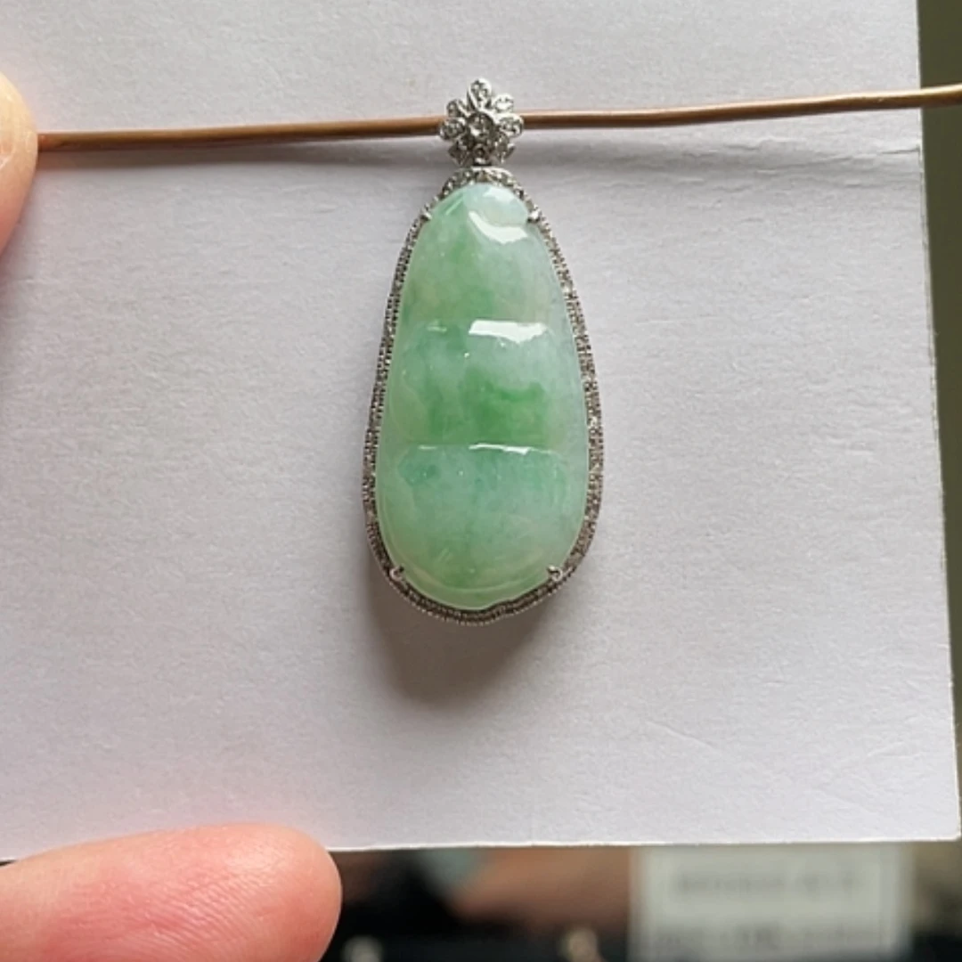 【闪购商品】吊坠(不含链)18K金镶嵌翡翠