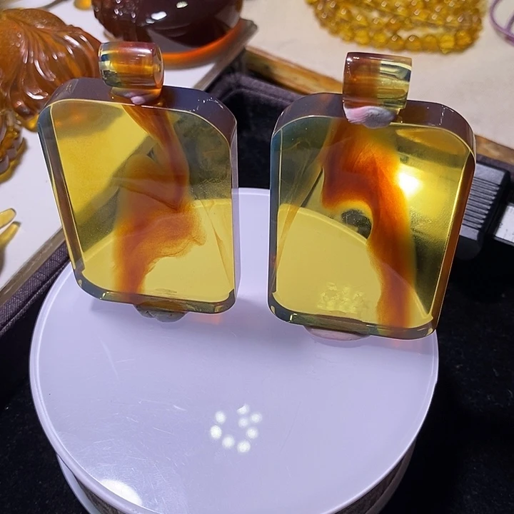 物***宝琥珀未镶嵌颈饰26+28克柳青红蜜牌子两个