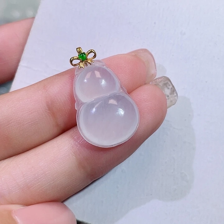翡翠18K金镶嵌颈饰葫芦