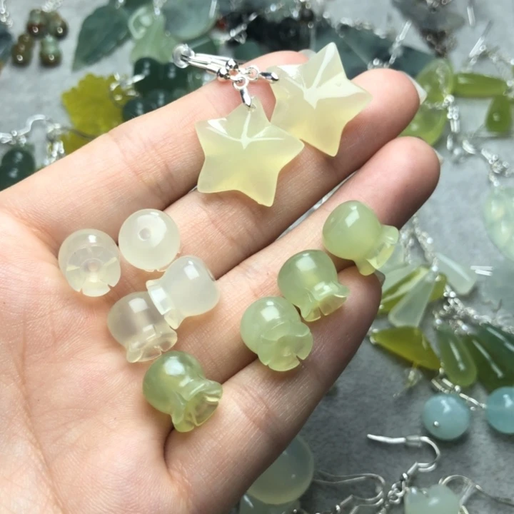 蛇纹石玉耳饰未镶嵌?**赋