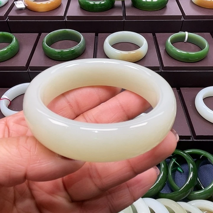 和田玉未镶嵌手镯5556