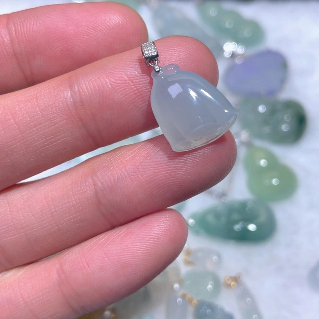 翡翠18K金镶嵌颈饰翡翠