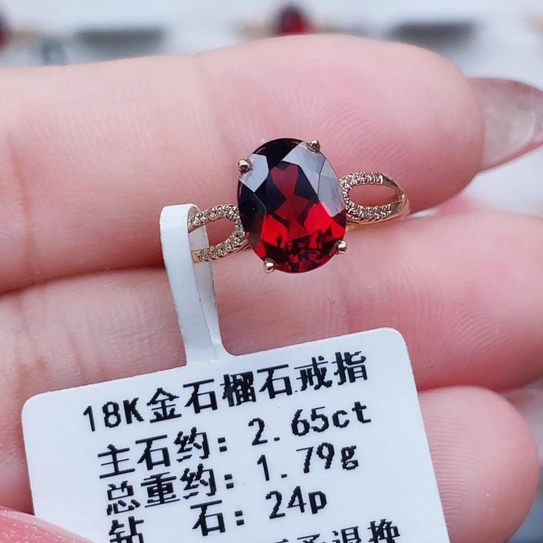 18K金镶嵌石榴石戒指