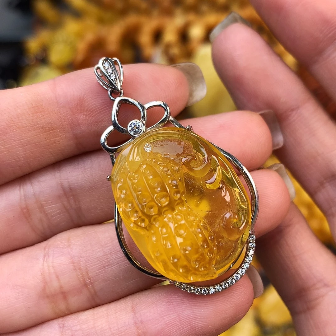 未镶嵌琥珀珠宝奇石