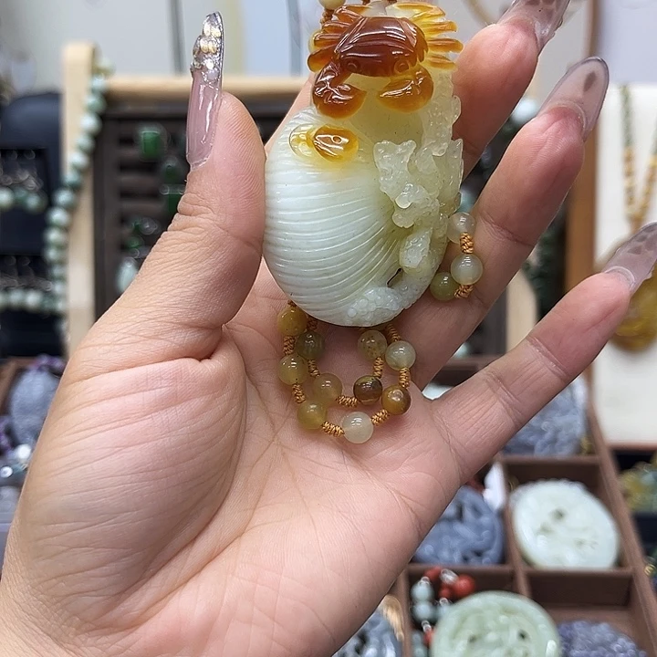 蛇纹石玉未镶嵌颈饰