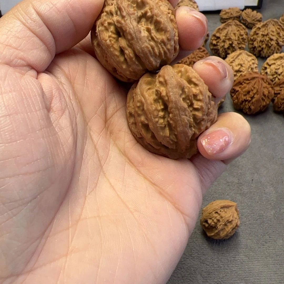 文玩核桃把件秦岭野生植物核桃
