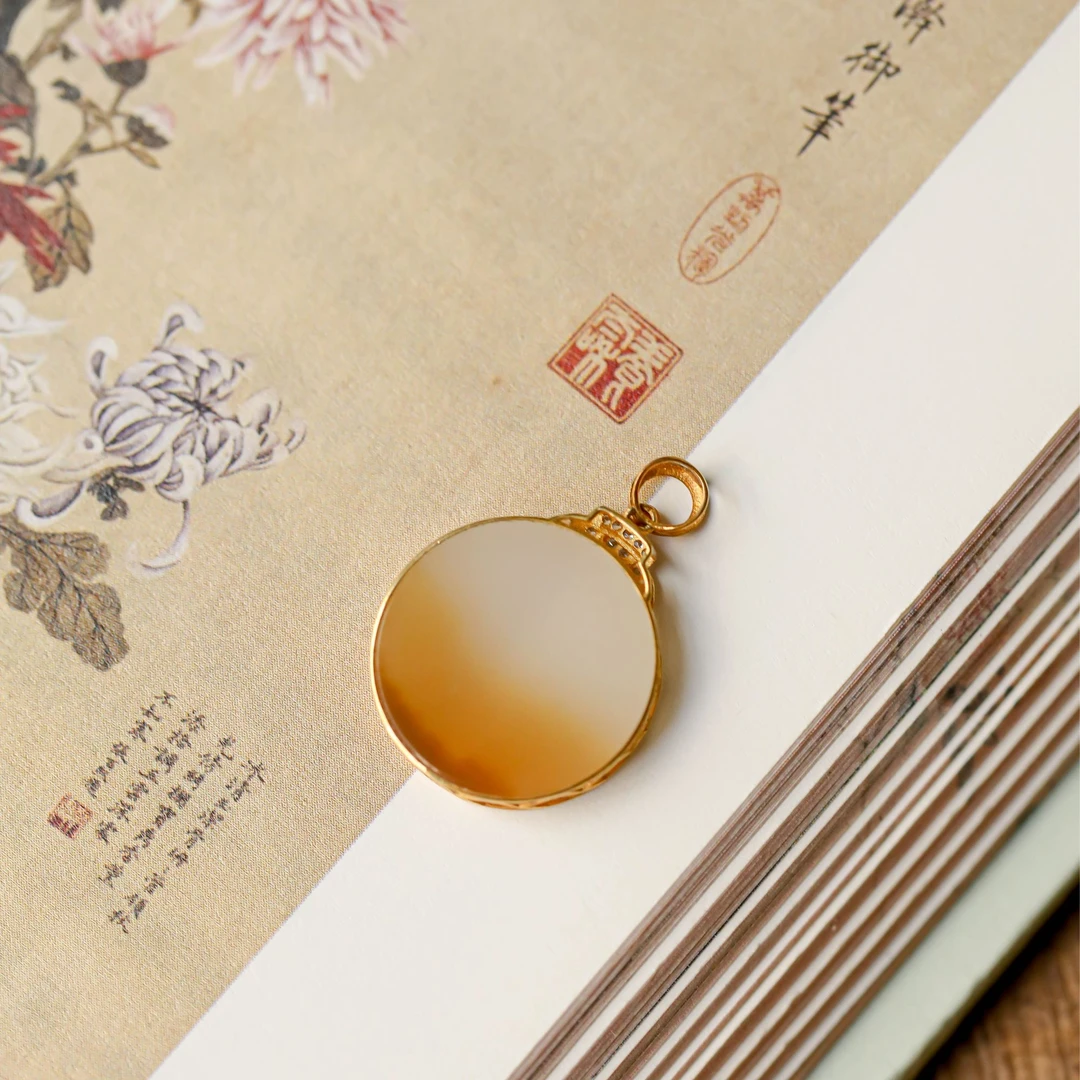 【渐变圆牌】瑾玉和田玉糖玉渐变圆牌吊坠18k金镶嵌尺寸：19/4 L0248