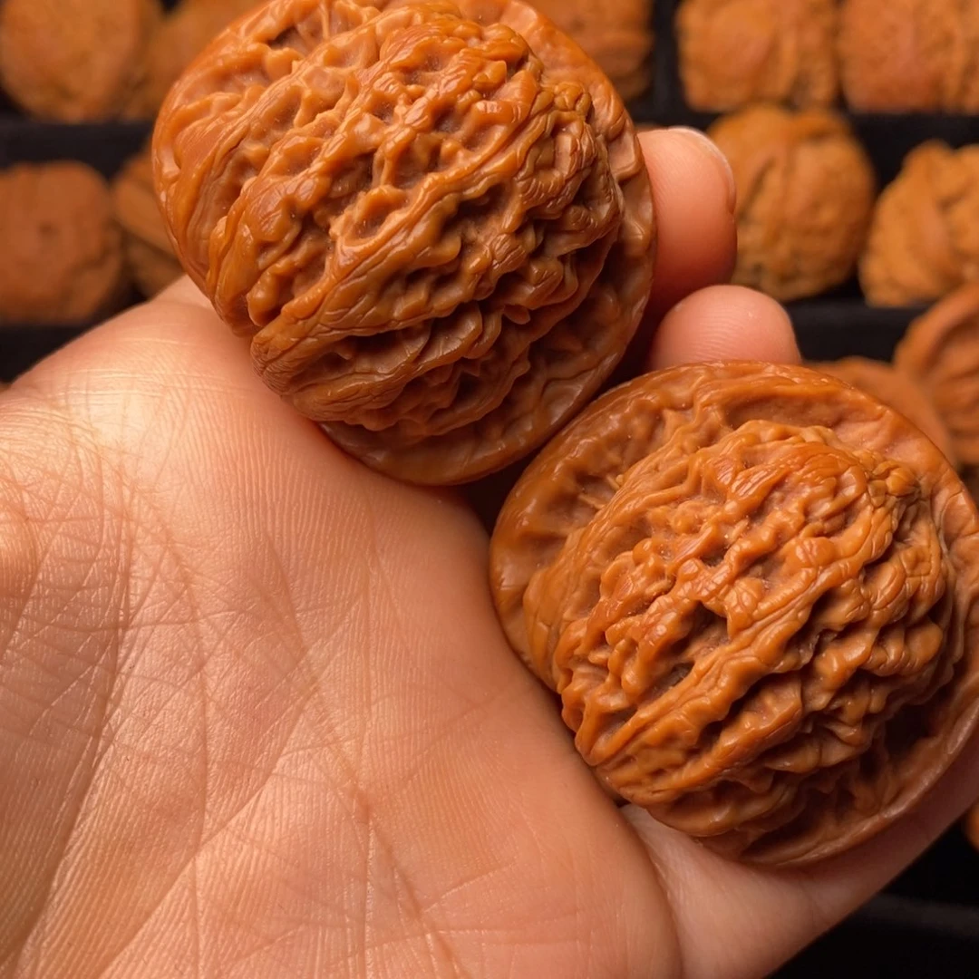 文玩核桃把件秦岭野生核桃
