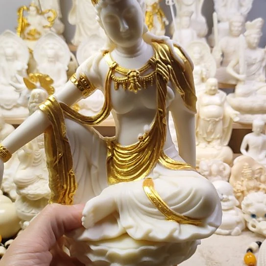 木菩提果自在观音描金摆件