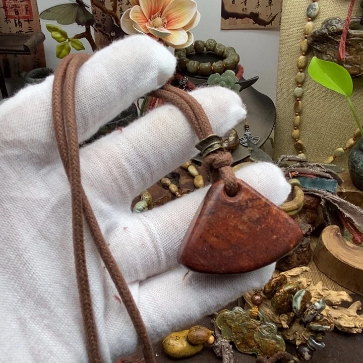 未镶嵌岫岩河磨玉（透闪石质玉）挂件