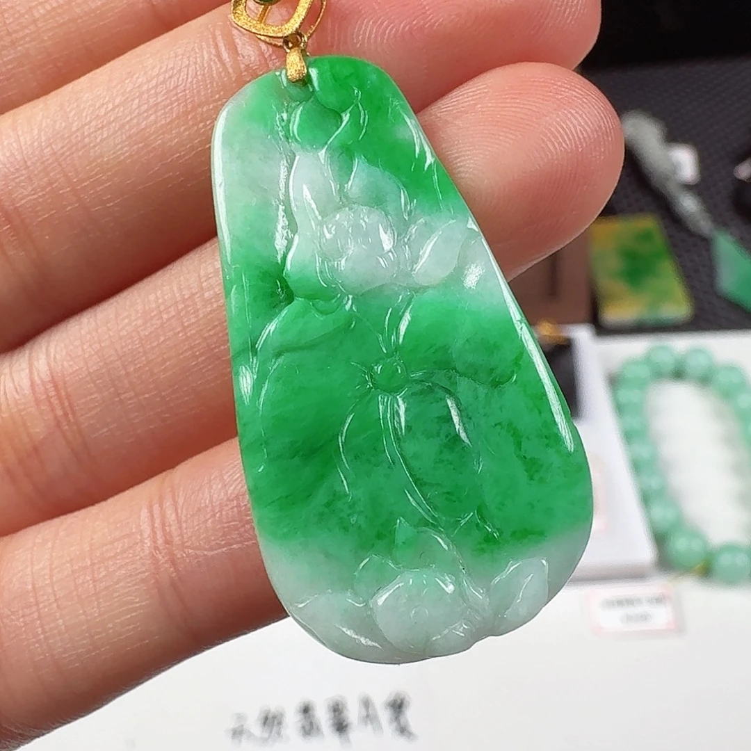 翡翠18K金镶嵌颈饰