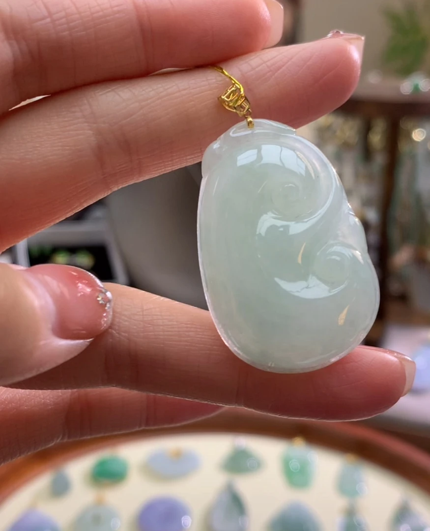 天然A货翡翠吊坠