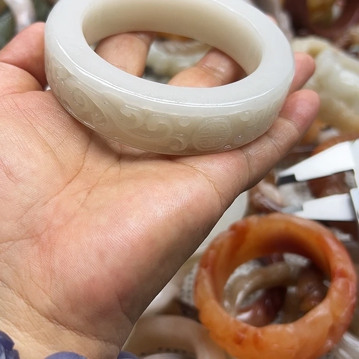 未镶嵌手镯石英岩玉梅**莎