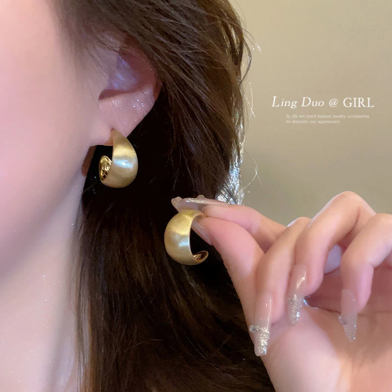 非金属耳饰 气质金色磨砂拉丝C型耳钉女ins简约冷淡风耳环时尚371