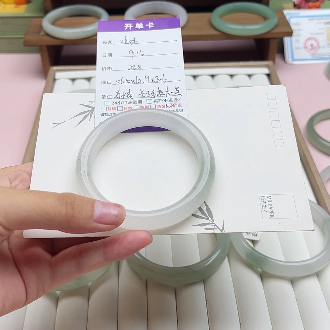 哇***.未镶嵌手镯石英质玉
