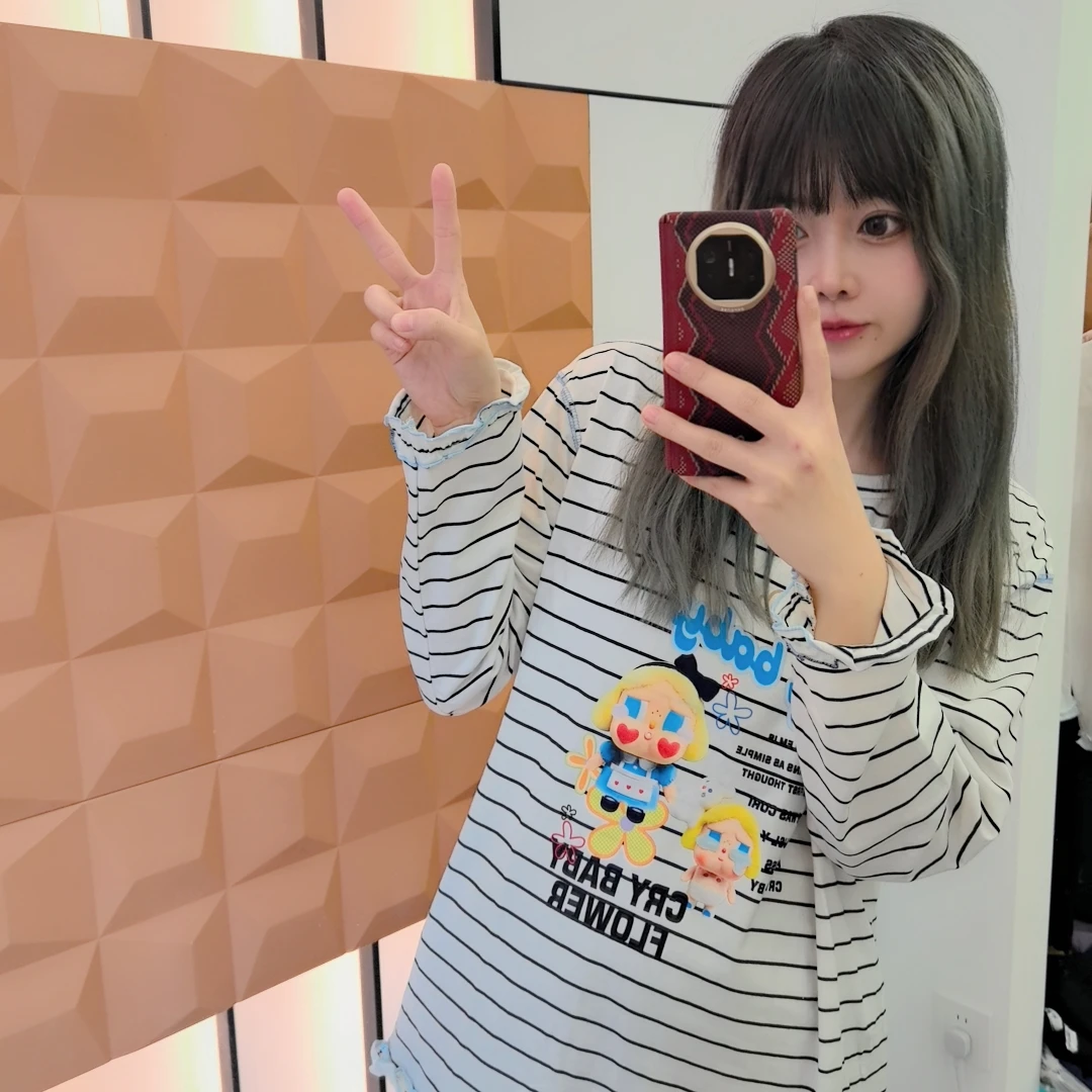 25秋 韩代甜酷趣味卡通喷画花边撞色宽松长袖T恤女大版上衣