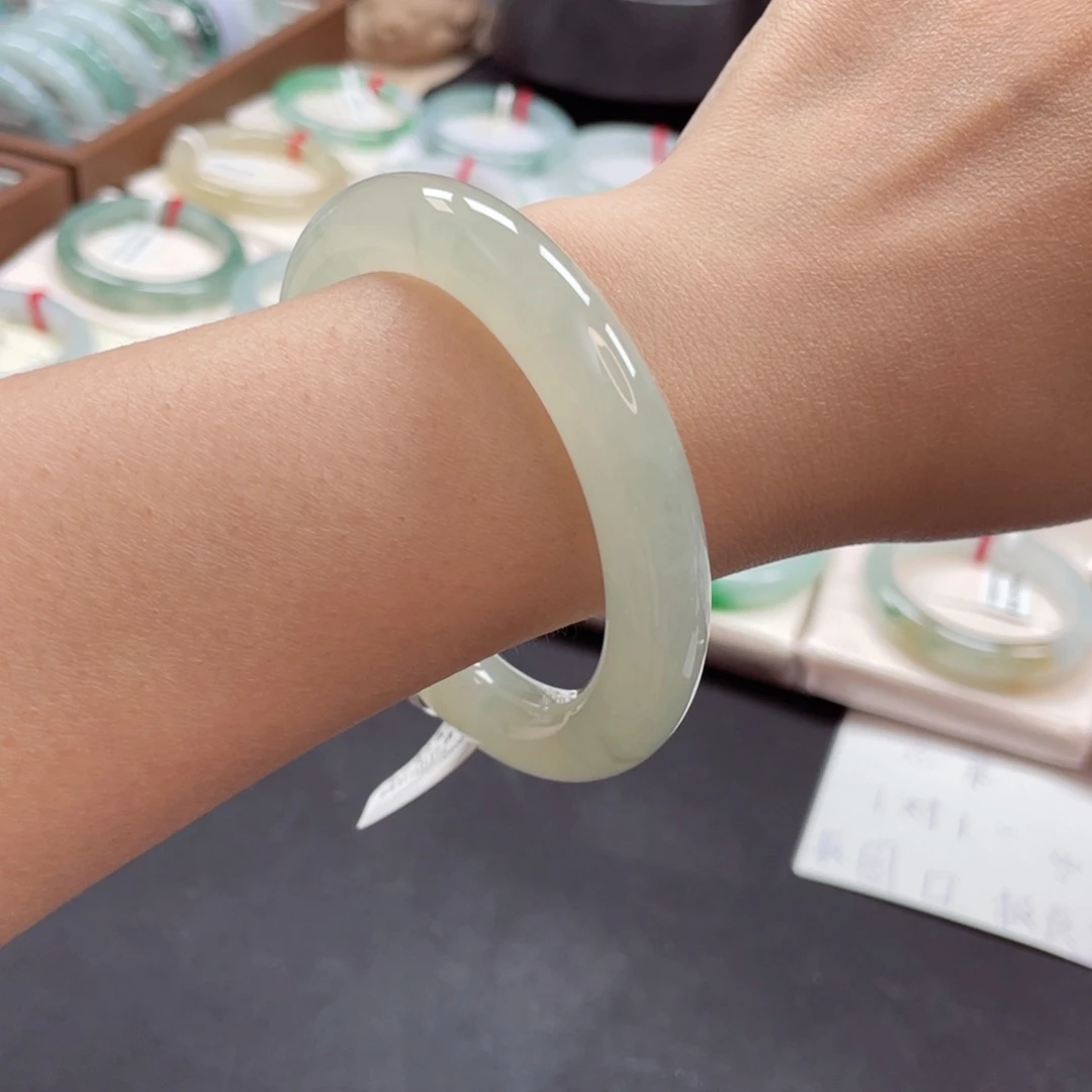 【闪购商品】翡翠手镯未镶嵌冰透水润冰糖雪梨胖圆56圈14号