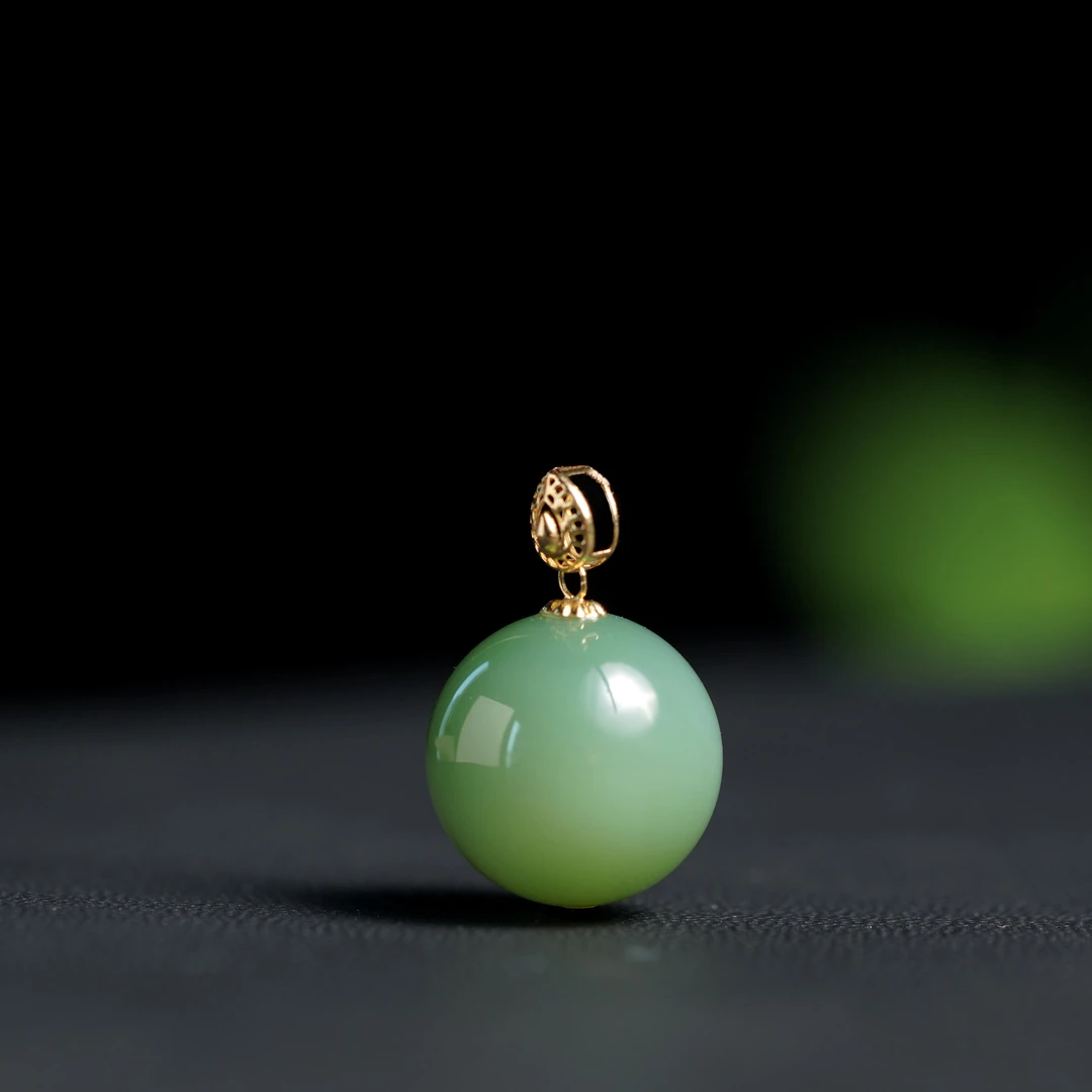 【鹿鸣】遇见 | 18k金和田玉粉青猫眼圆珠吊坠12mm LM14