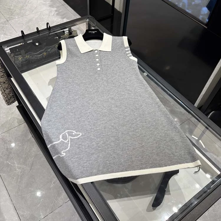 25年春装新款女装 时尚小狗提花休闲百搭灰色针织无袖裙-25017