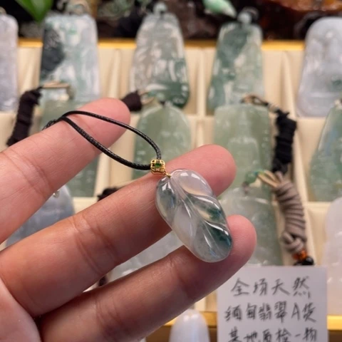 颈饰未镶嵌翡翠玉