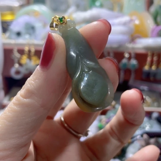 翡翠未镶嵌颈饰玉兰吊坠